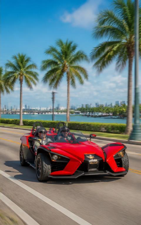 Slingshot rojo conduciendo en Miami